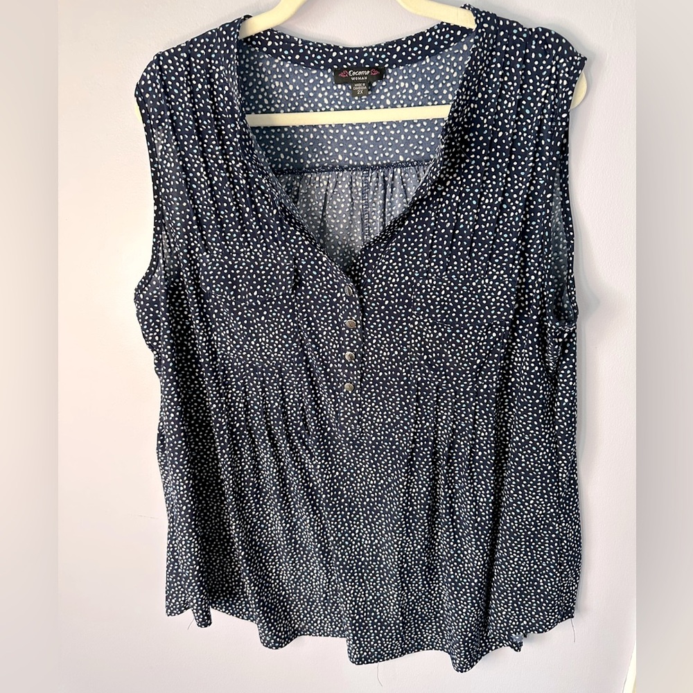 Womens lose fit sleeveless top